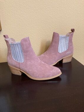 Gorgeous Anthropologie Suede Boots